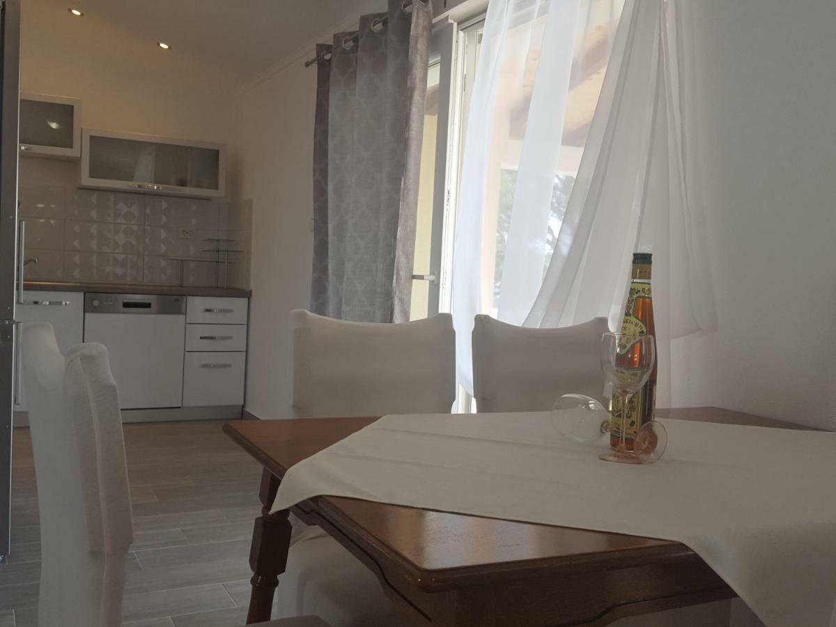 Apartmani Slavica 라브 외부 사진