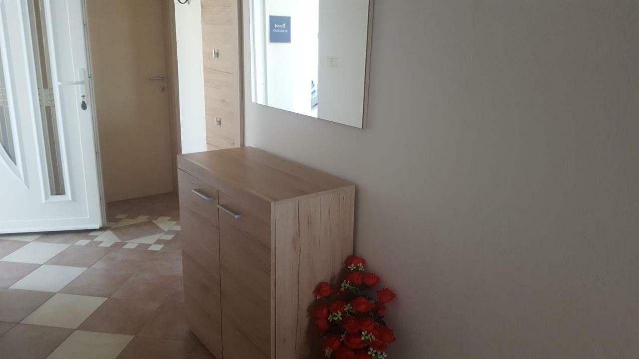 Apartmani Slavica 라브 외부 사진