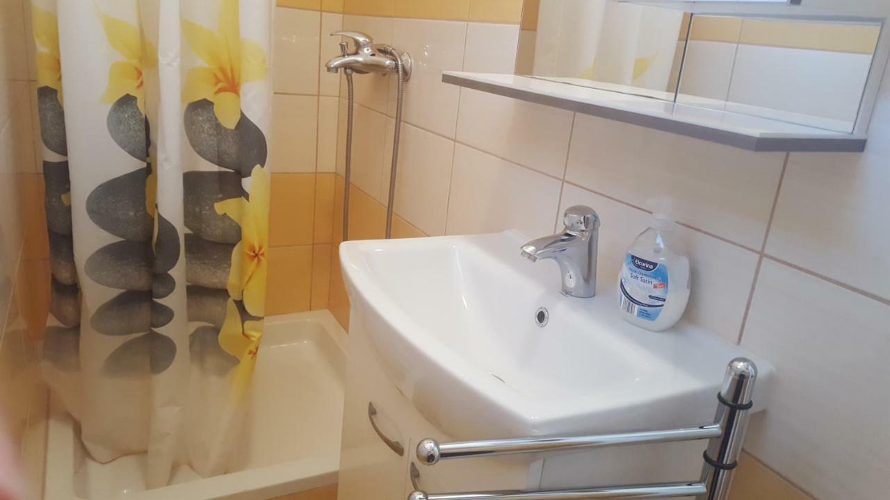 Apartmani Slavica 라브 외부 사진