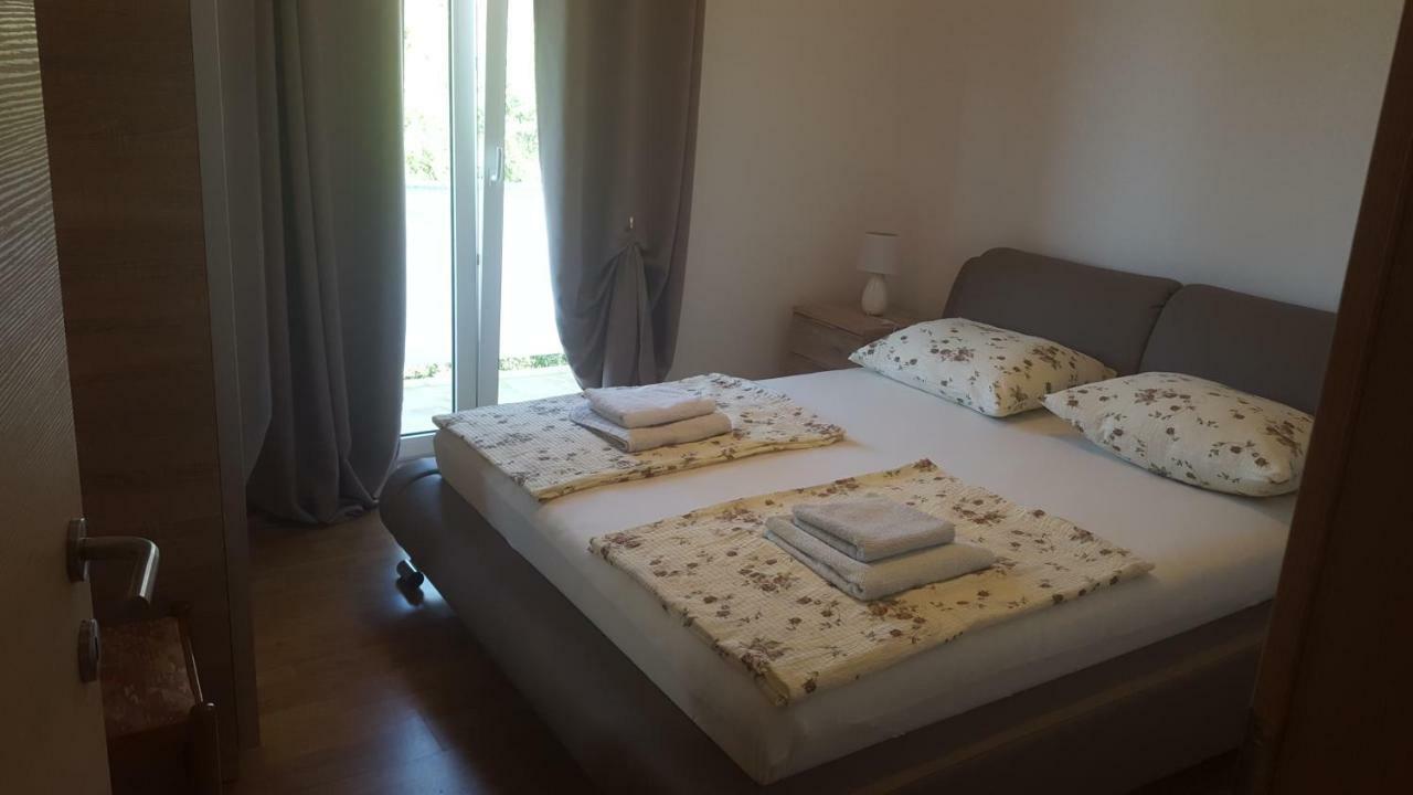 Apartmani Slavica 라브 외부 사진