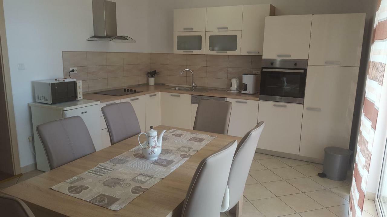 Apartmani Slavica 라브 외부 사진