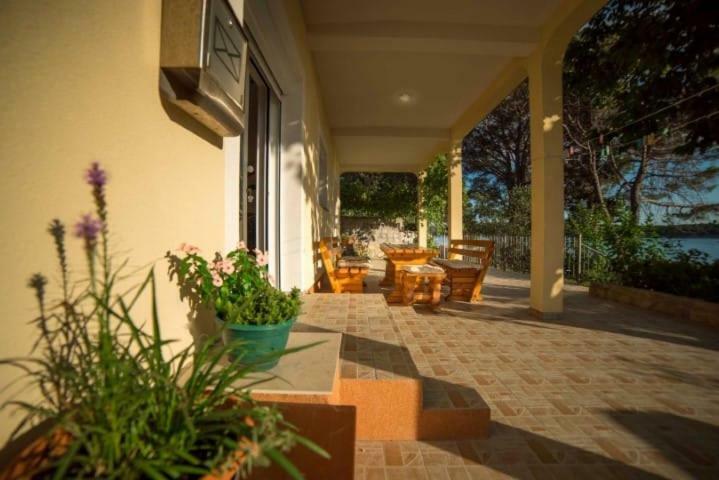Apartmani Slavica 라브 외부 사진